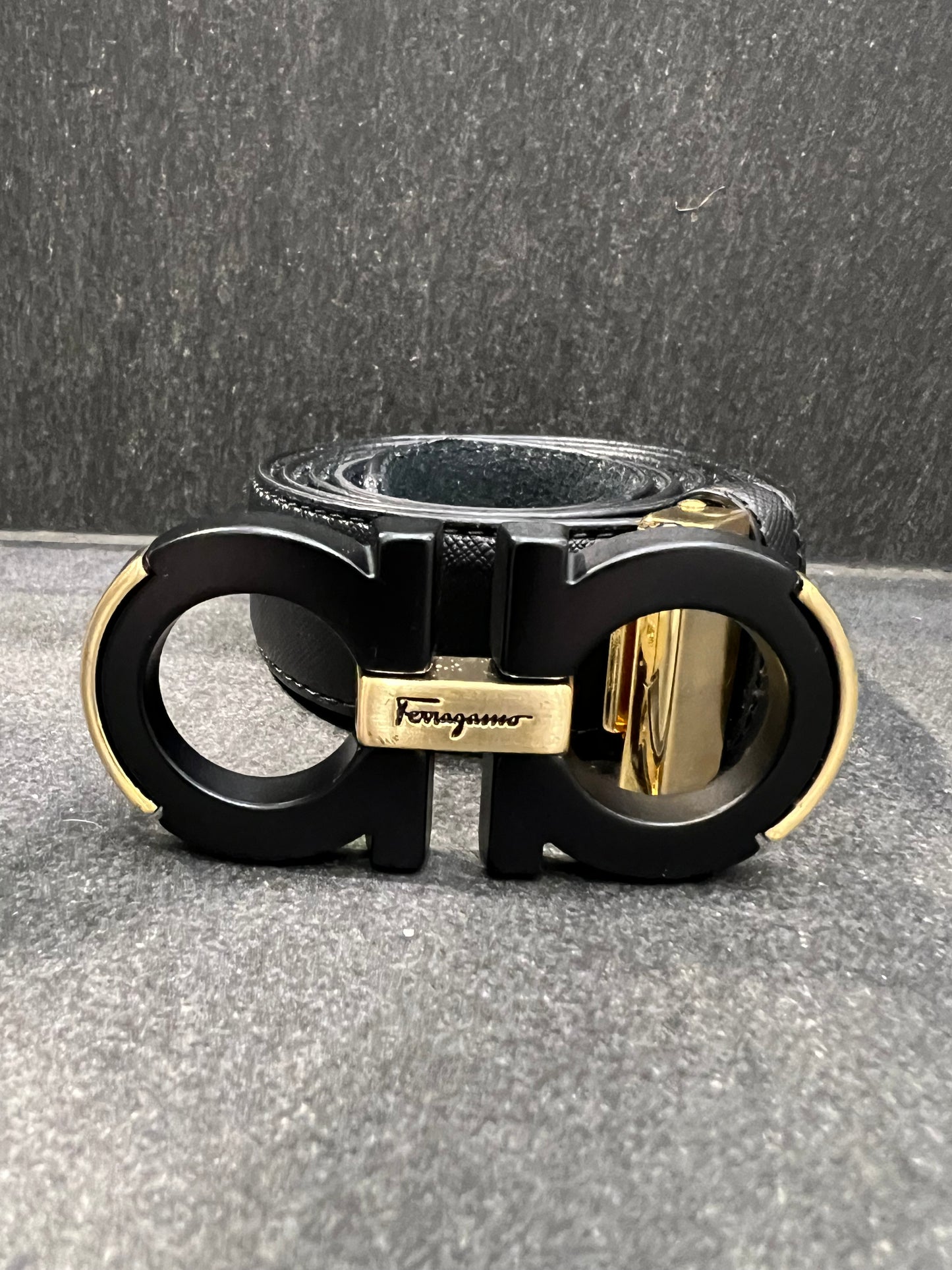 Feraggamo Belt Black/Gold