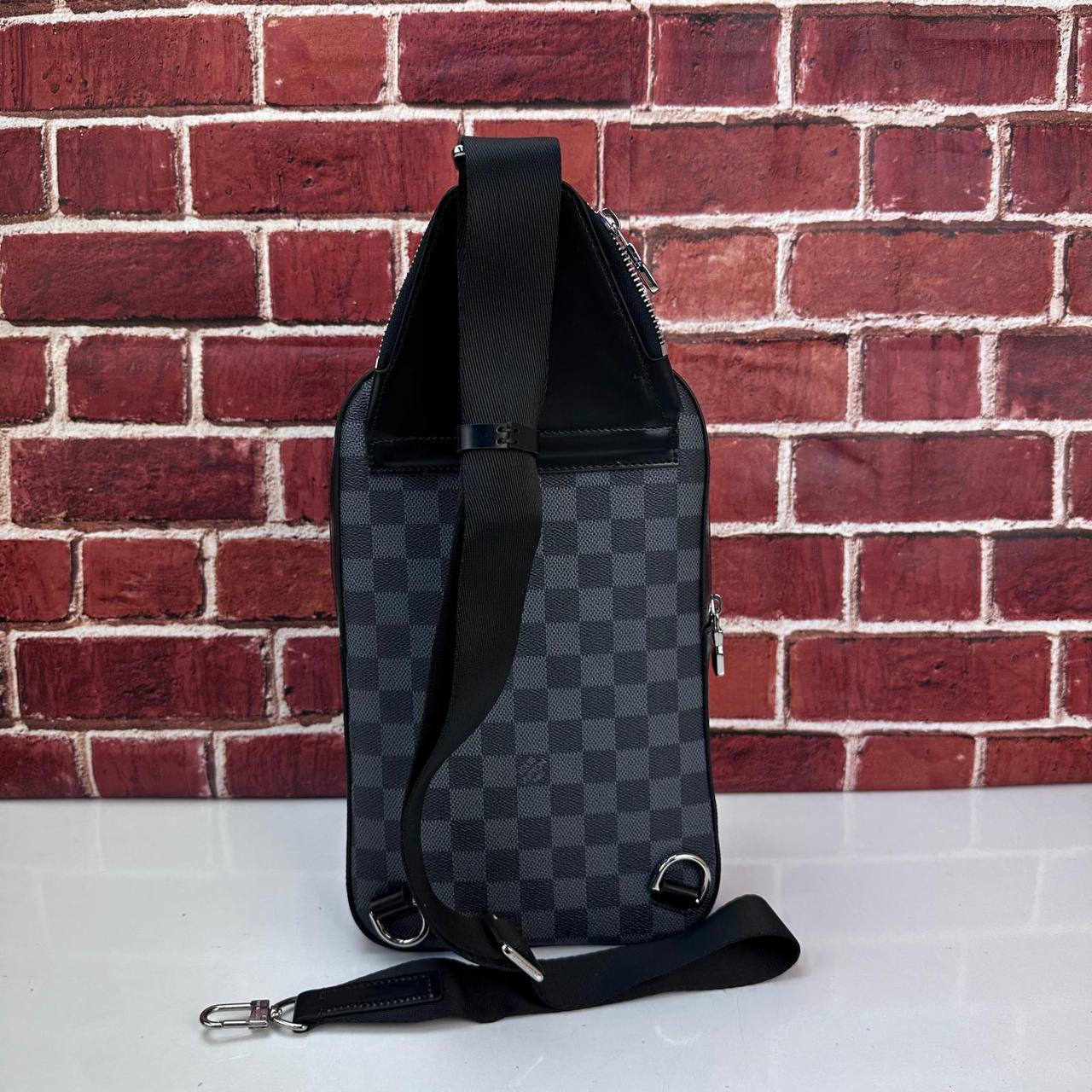 Lv Avenue Slingbag NM Graphite Damier