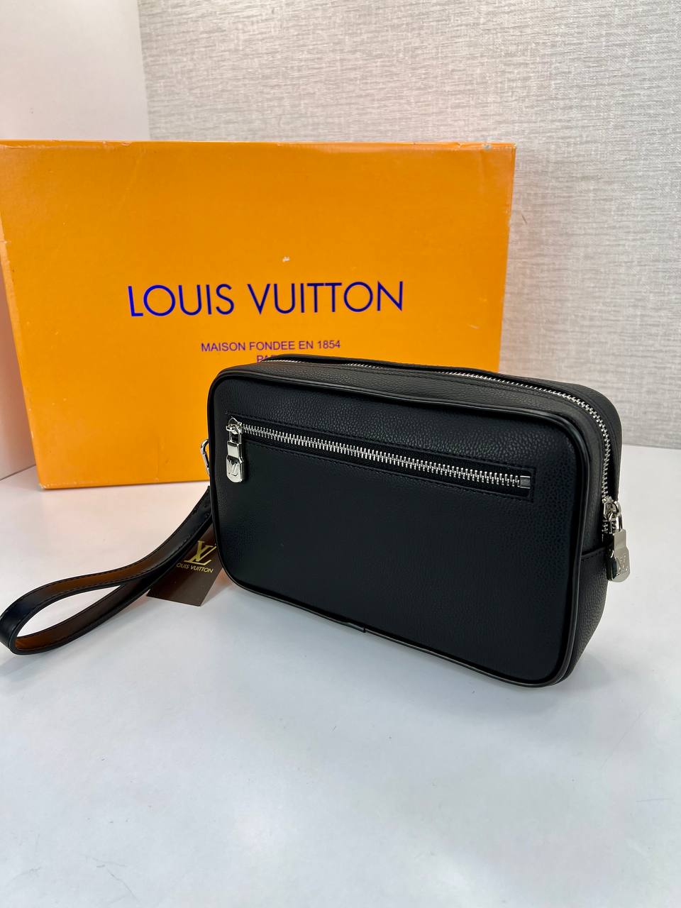 Lv Kasai Clutch Black