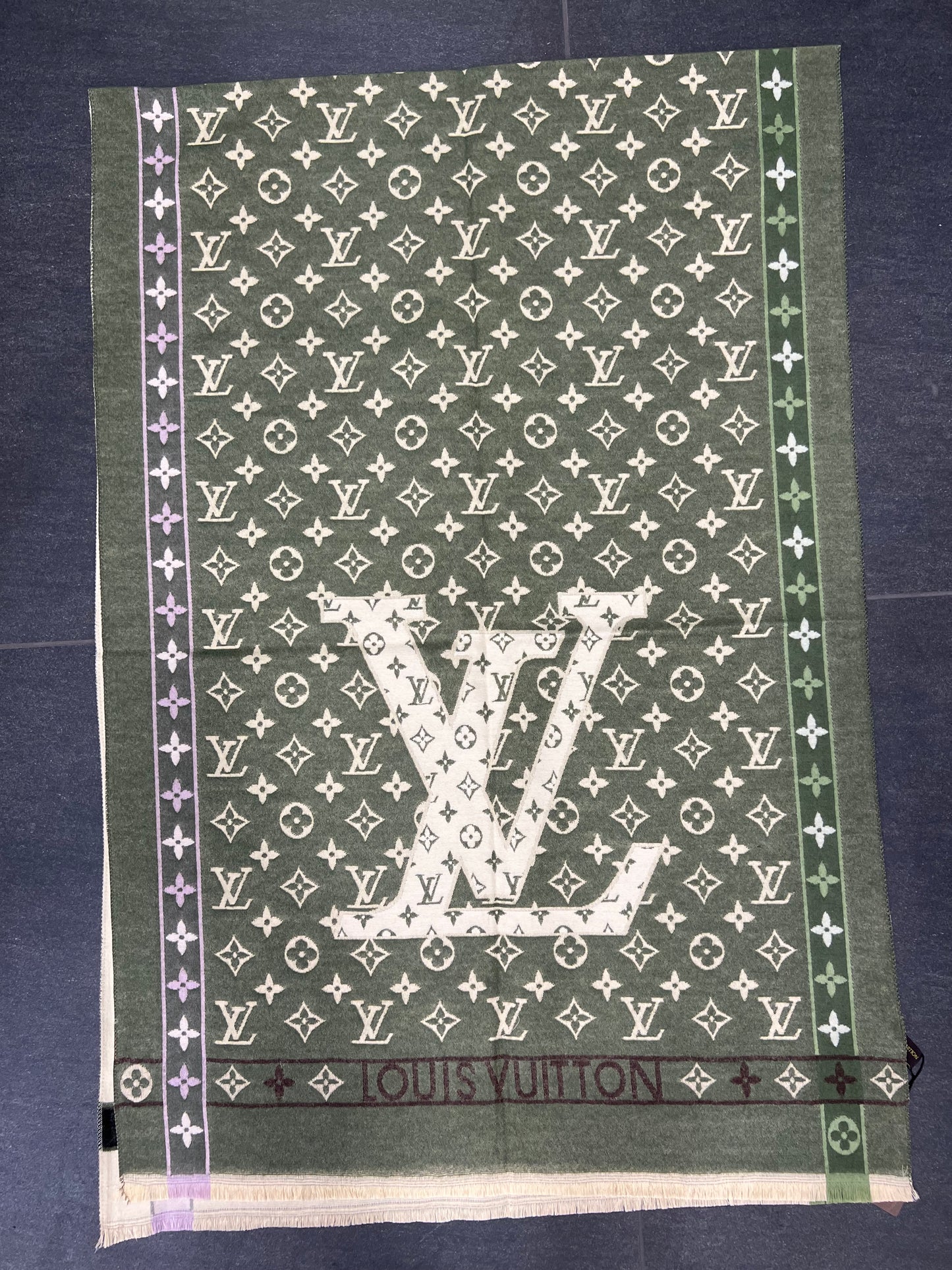 Lv Cashmere Shawl Green