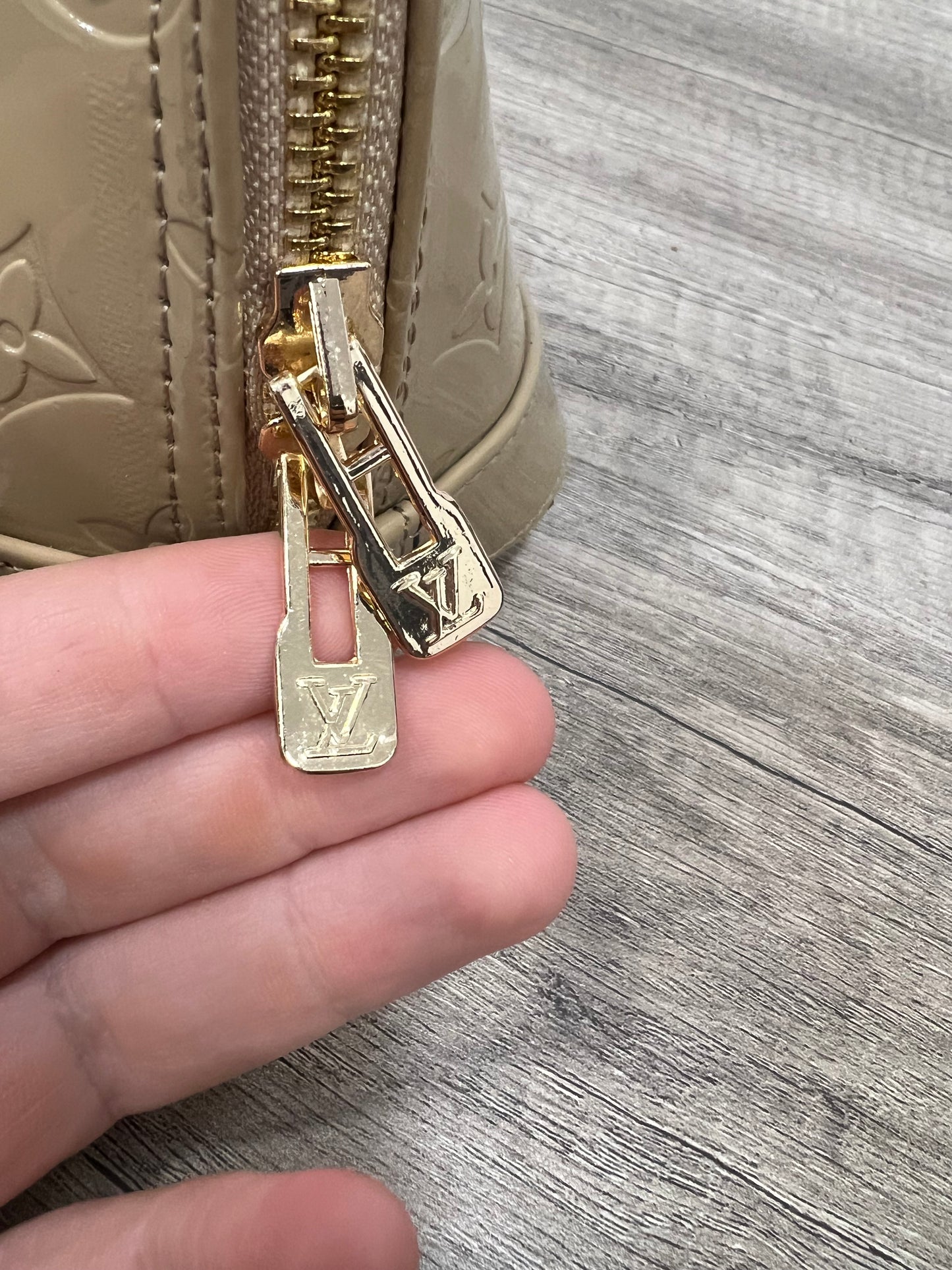 Lv Alma Beige