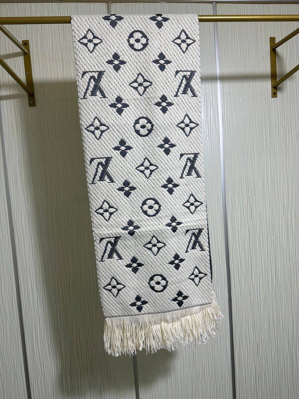 Lv Scarf Light Grey